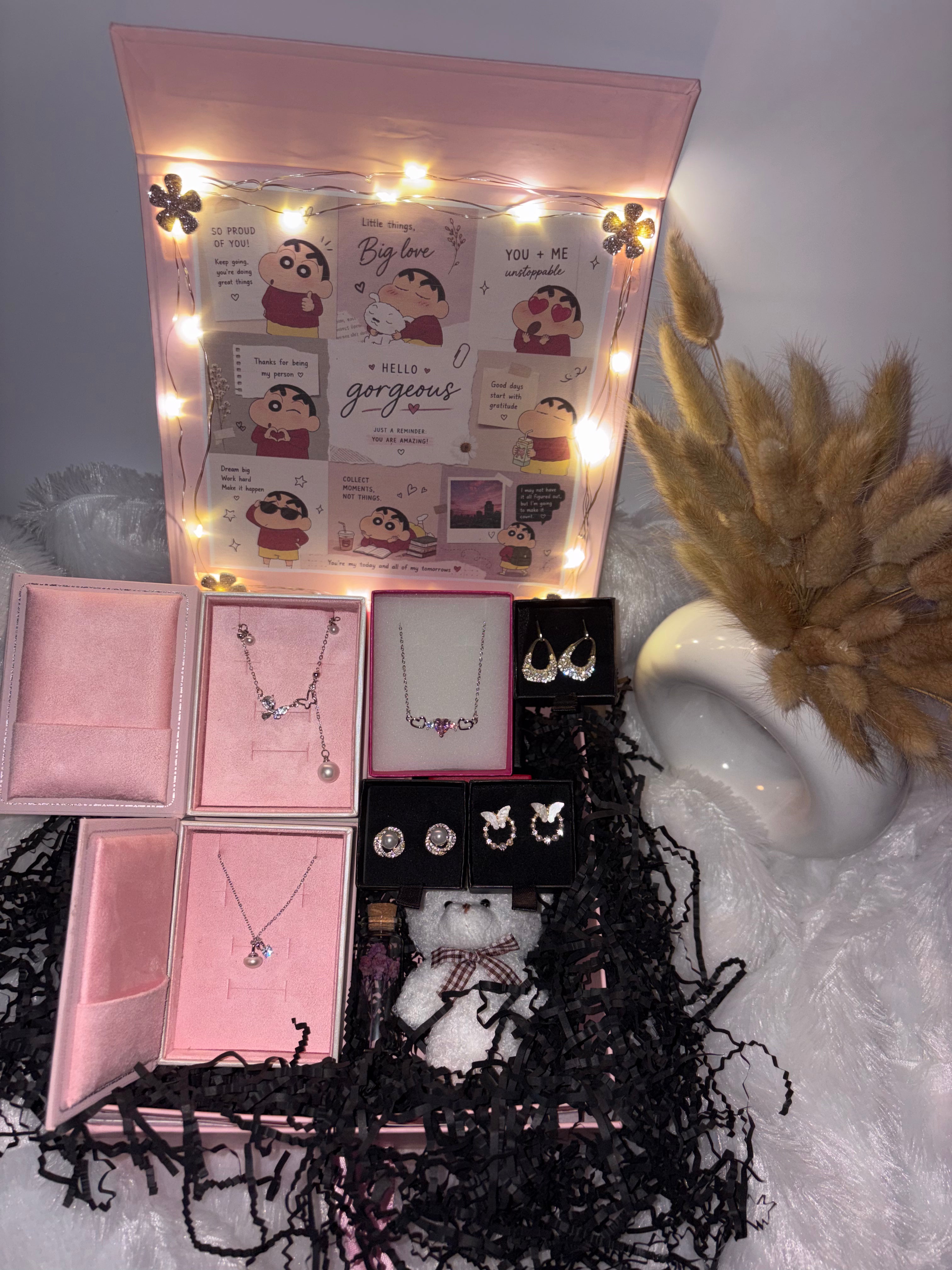 Shinchan Sweetheart Luxury Hamper