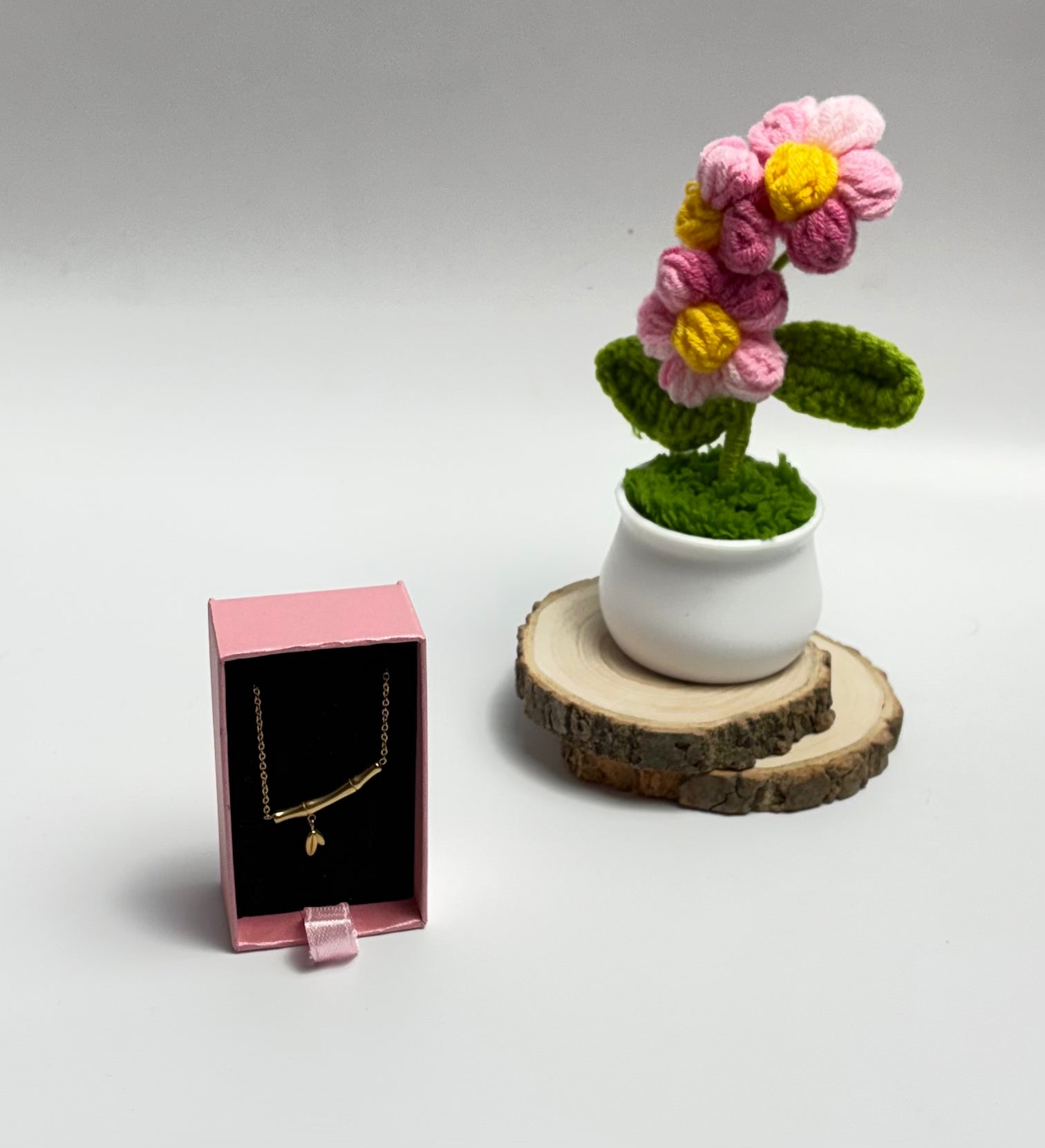 Leaf Whisper Necklace